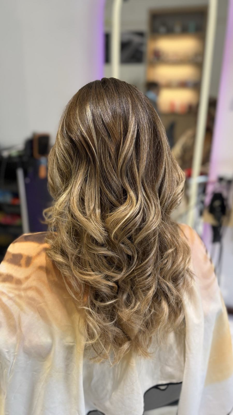 Balayage miel con ondas